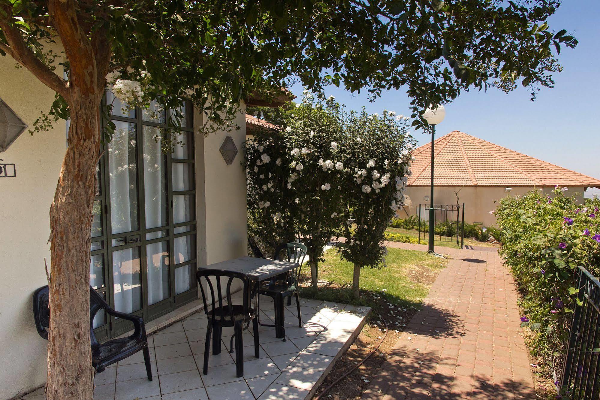Shoresh Green Hills Family Suites Hotel Экстерьер фото