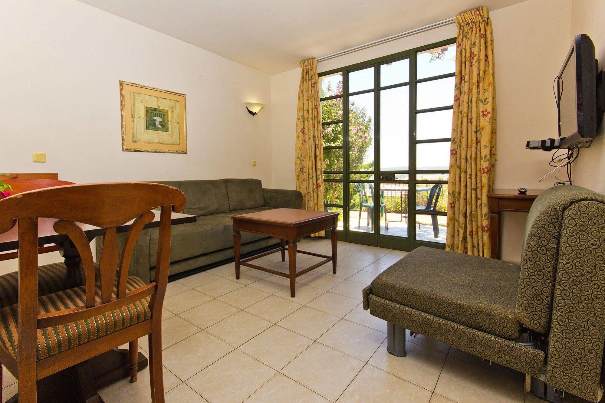 Shoresh Green Hills Family Suites Hotel Экстерьер фото